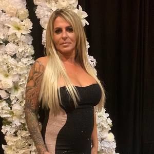 Meet your Posher, Flora